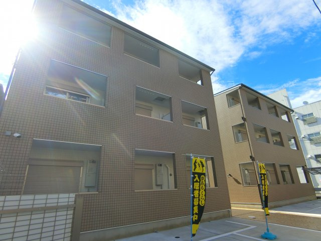 ラ・メール富田林A棟の外観