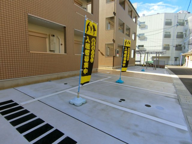ラ・メール富田林A棟の駐車場