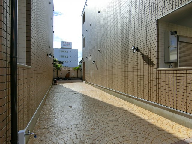 ラ・メール富田林A棟のエントランス