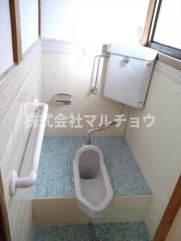 マンション珂志摩のトイレ|落ち着いた色調のトイレです