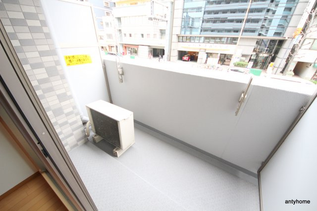 エスリード南森町駅前　仲介手数料無料のバルコニー