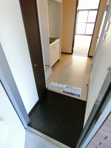 オートハウスⅢの玄関