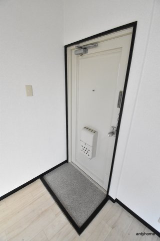淡路メゾンフラワー　仲介手数料無料の玄関