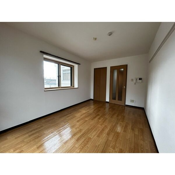 フリーデンの居間・リビング|※角部屋