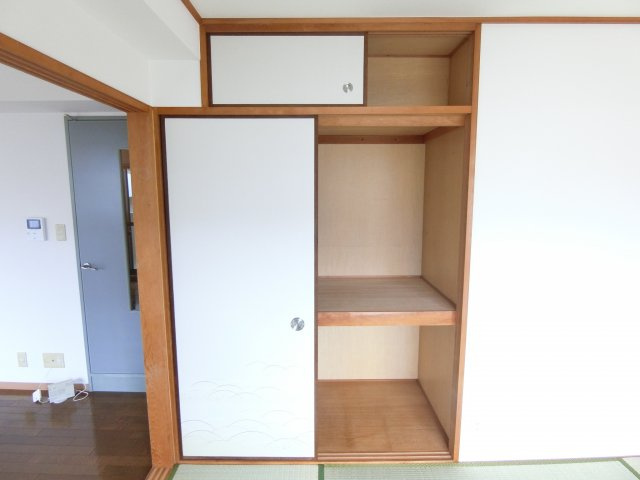 アスガルドの収納|同物件別部屋写真