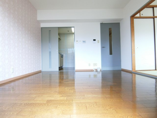 アスガルドの居間・リビング|同物件別部屋写真