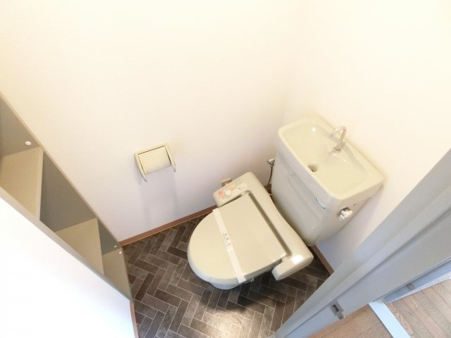 アスガルドのトイレ|同物件別部屋写真