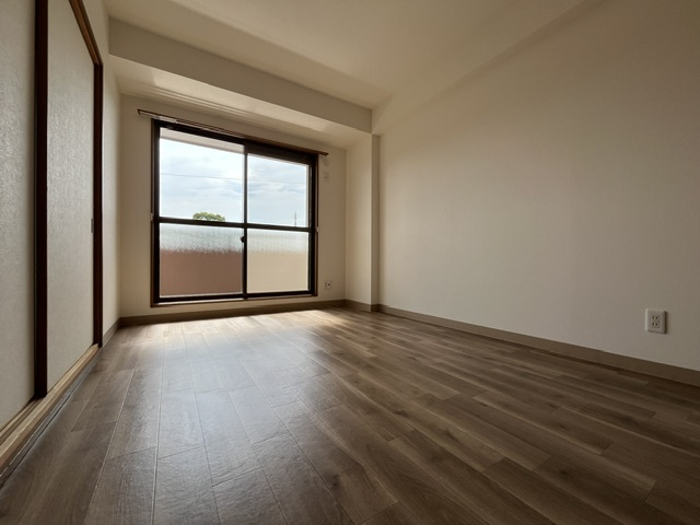 メゾンロゼの寝室|同マンション別部屋写真