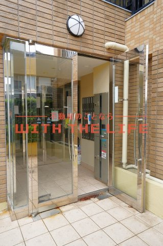 アルファルファ【キャッシュバック対象物件】のエントランス|毎日通るエントランスはこのようになっています