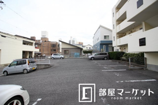 【駐車場】