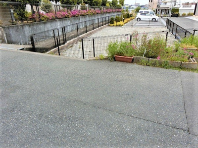 【前面道路含む現地写真】 | 箕面市坊島2丁目　新築一戸建 | 【現地写真】
前面道路含む現地写真♪
前面道路公道：5.1ｍ♪