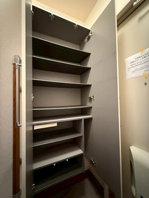 【玄関】 | アムールⅠ | シューズボックス付きで玄関もキレイに片付きます！お客様もスムーズにお出迎えできますね♪