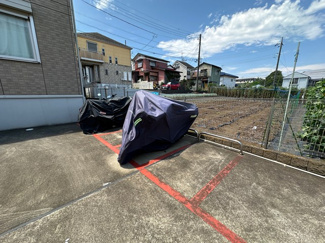 【その他共用部分】 | 敷地内にバイク置き場を完備しています！有料にてバイク駐輪可能！お気軽にご相談ください☆