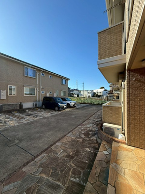 【駐車場】 | アムールⅠ | いつでも目の届く敷地内に駐車場があります♪荷物がかさばりがちなお買物にも、敷地内駐車場があると便利ですよね☆