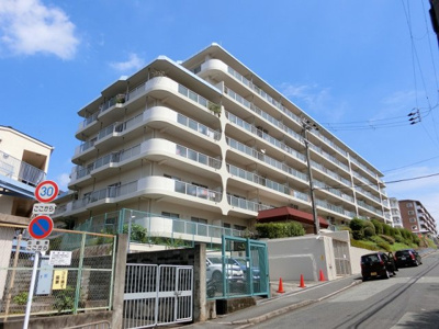 【外観】 | 西緑ヶ丘スカイハイツ | 【現地写真】 総戸数76戸の大型マンションです♪