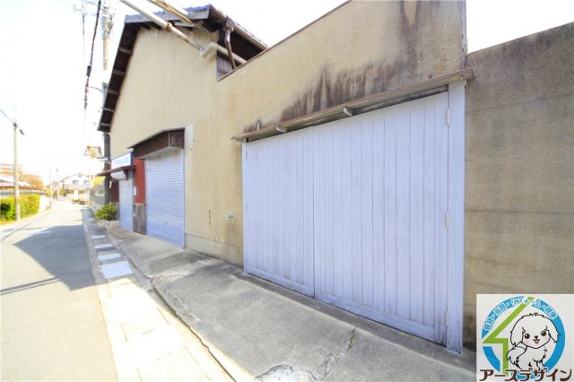 魚住町中尾貸し倉庫の外観