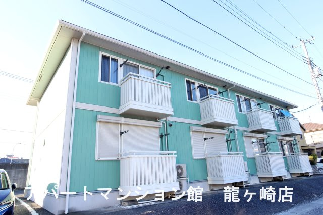 ルクリアの外観|スーパーやドラッグストア至近でお買い物が便利♪