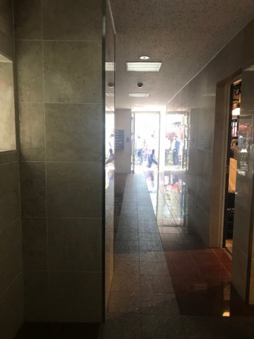 南特許ビルヂングのロビー