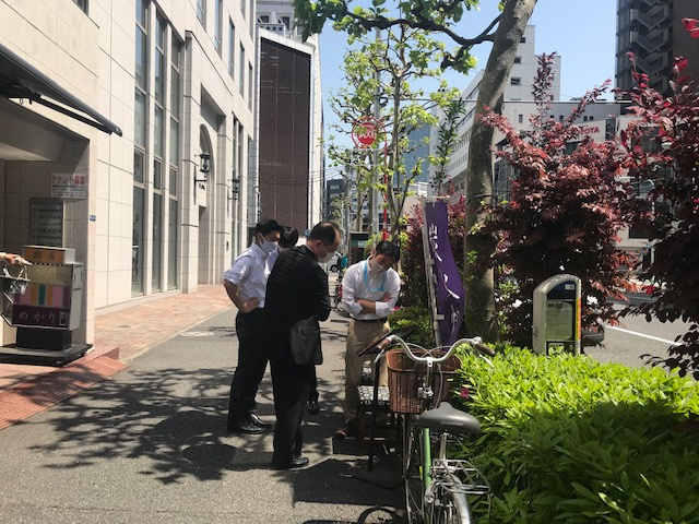 南特許ビルヂングの周辺