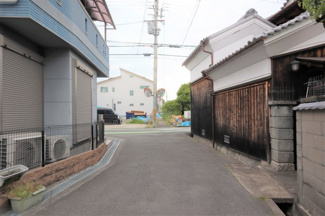 【前面道路含む現地写真】