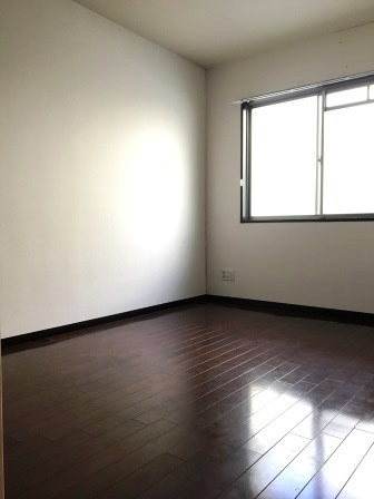 クレール宝塚ベルエールの洋室