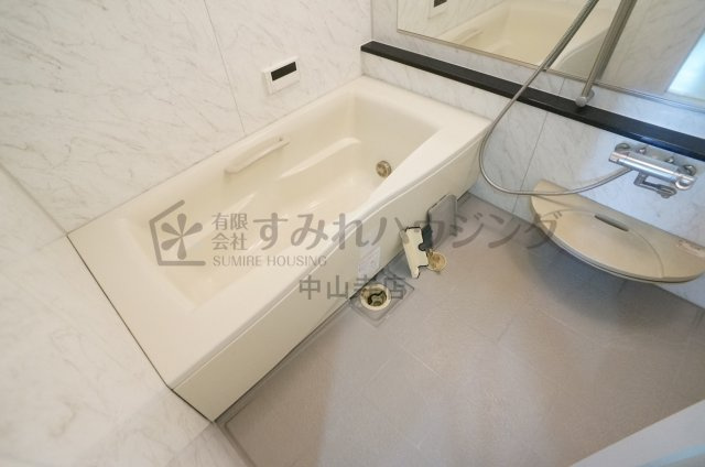 クレール宝塚ベルエールの浴室