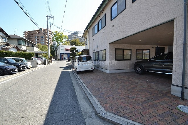 古江東町貸店舗の駐車場
