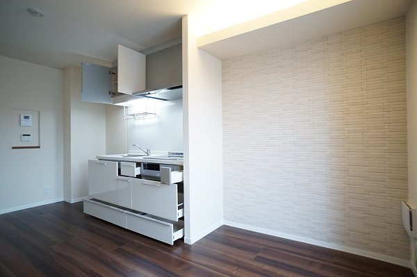 Grand Reveのキッチン|システムキッチンは3口IHヒーター・グリル付き