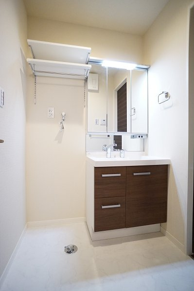 Grand Reveの洗面所|3面鏡のシャンプードレッサー♪