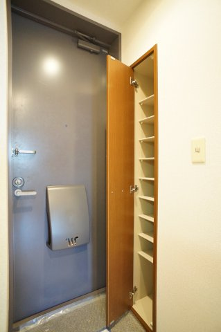 ディアコートⅡの玄関|玄関にはゆとりのシューズボックス♫