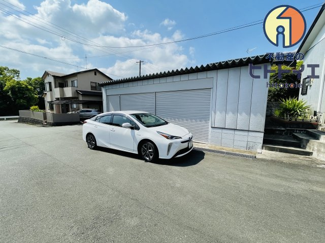 中古住宅)広川町藤田の駐車場|車庫付きです。