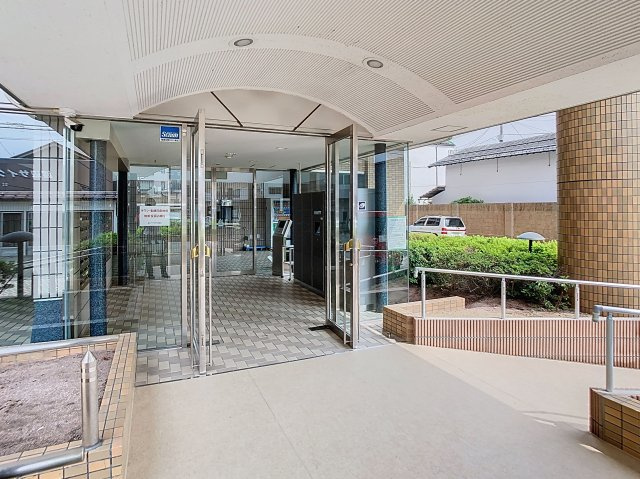 朝日プラザ本町のエントランス