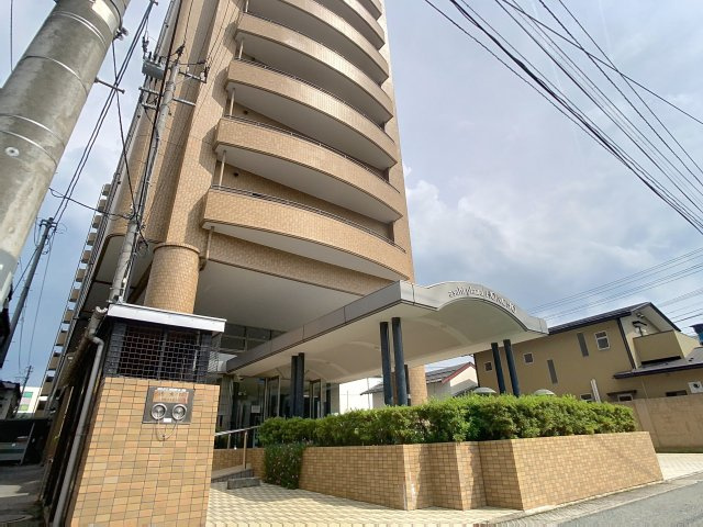 朝日プラザ本町の外観