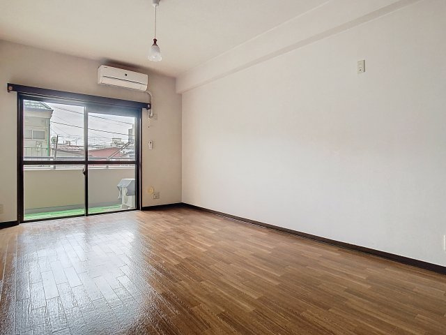 朝日プラザ本町の居間・リビング