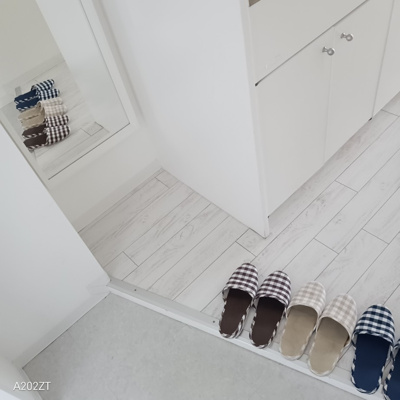 【設備】 | メゾンセシモ | 玄関の姿見はとても便利
