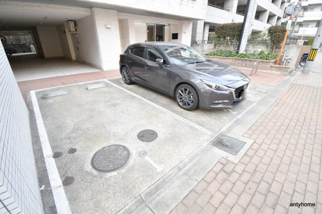 グレンパーク江坂2　仲介手数料無料の駐車場