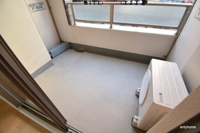 パークフラッツ江坂　仲介手数料無料のバルコニー