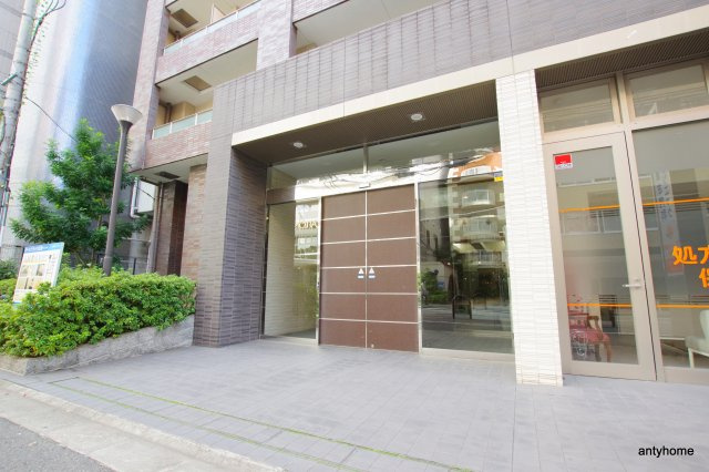 パークフラッツ江坂　仲介手数料無料のエントランス