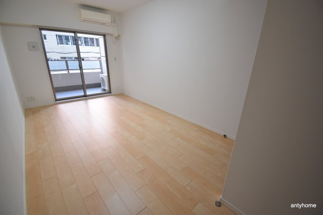 パークフラッツ江坂　仲介手数料無料の洋室