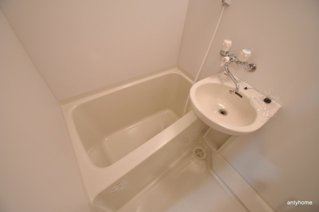 パークフラッツ江坂　仲介手数料無料の浴室