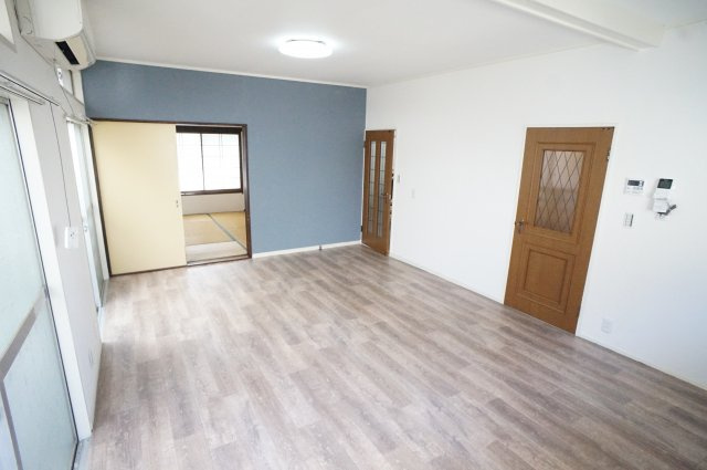 芝山貸家の居間・リビング