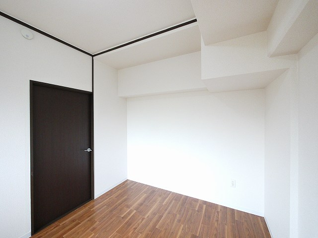 辻村ビル（川原城町）の洋室|ゆったりした洋室です