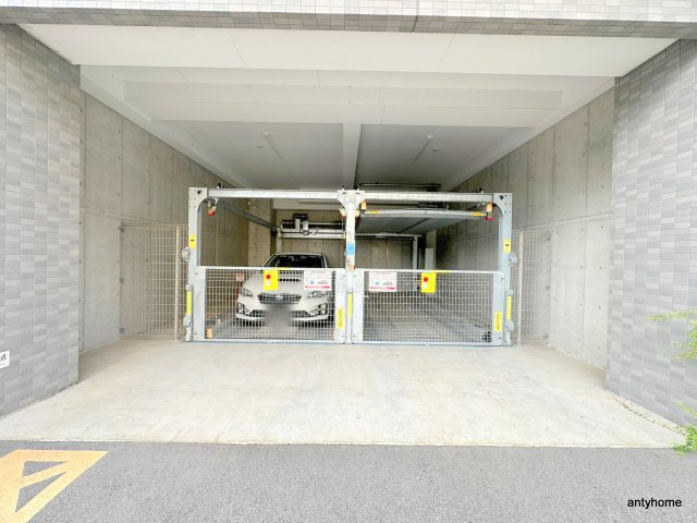 ワールドアイ大阪緑地公園　仲介手数料無料の駐車場