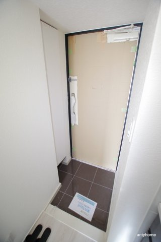 プレイシズ新大阪 仲介手数料無料の玄関