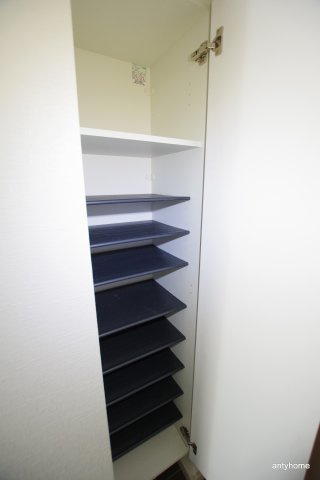 プレイシズ新大阪 仲介手数料無料の収納