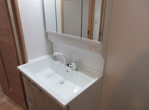 ライオンズマンション久留米第3【キャッシュバック対象】の独立洗面台|朝の支度にも助かる、独立の洗髪洗面化粧台