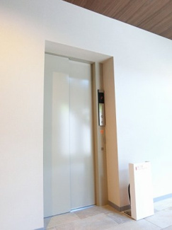 【その他共用部分】 | エレベーター付き！荷物の多い日や疲れた日でも、2階までラクラク上がれます☆