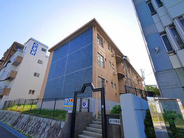 カーサ東生駒の外観