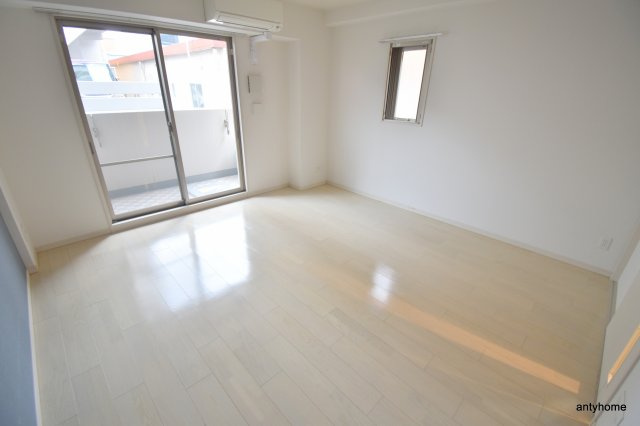 アヤコート　仲介手数料無料の居間・リビング