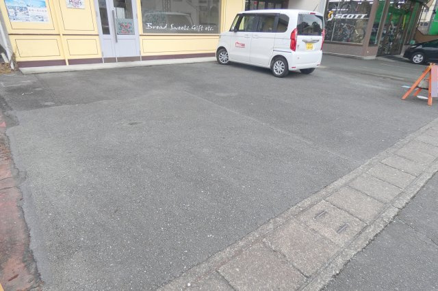前田様鴨江貸店舗の駐車場